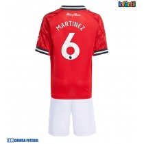Camisa de Futebol Manchester United Lisandro Martinez #6 Equipamento Principal Infantil 2025-26 Manga Curta (+ Calças curtas)